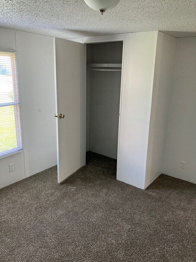 Building Photo - Tall Pine MHP Units 22-30