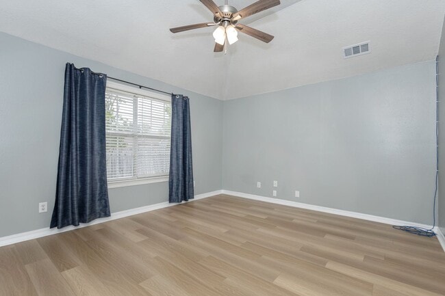 Building Photo - Freshly Renovated Rental Property