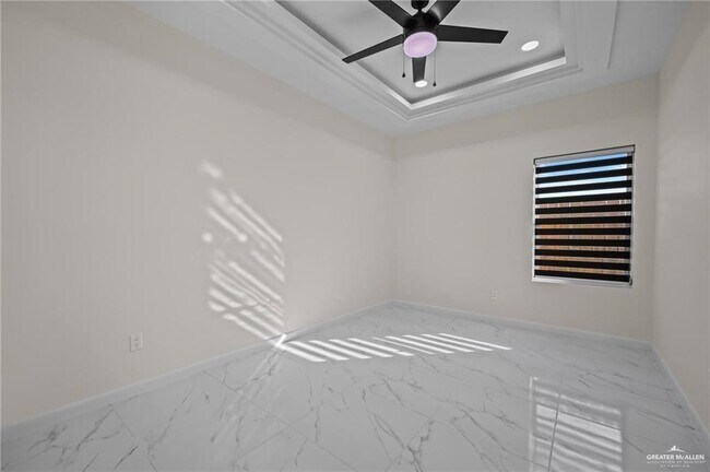 Building Photo - 11 E Viviana St