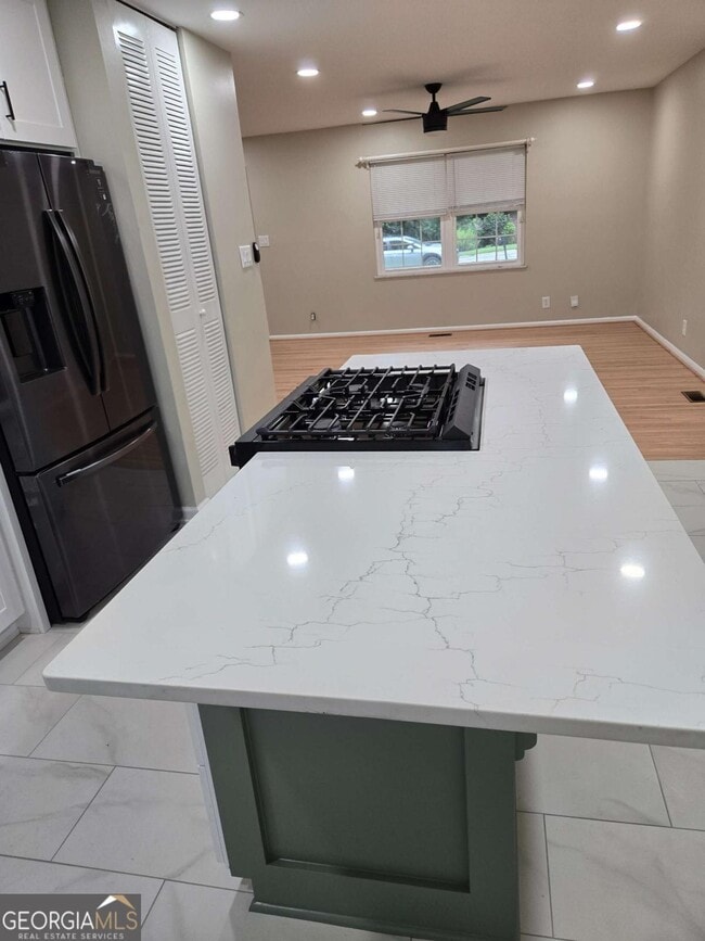 Building Photo - 3817 Captain Dr