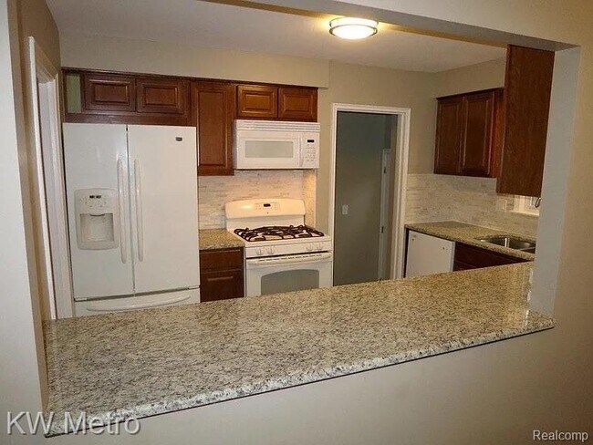 Building Photo - 173 Elmsford Dr