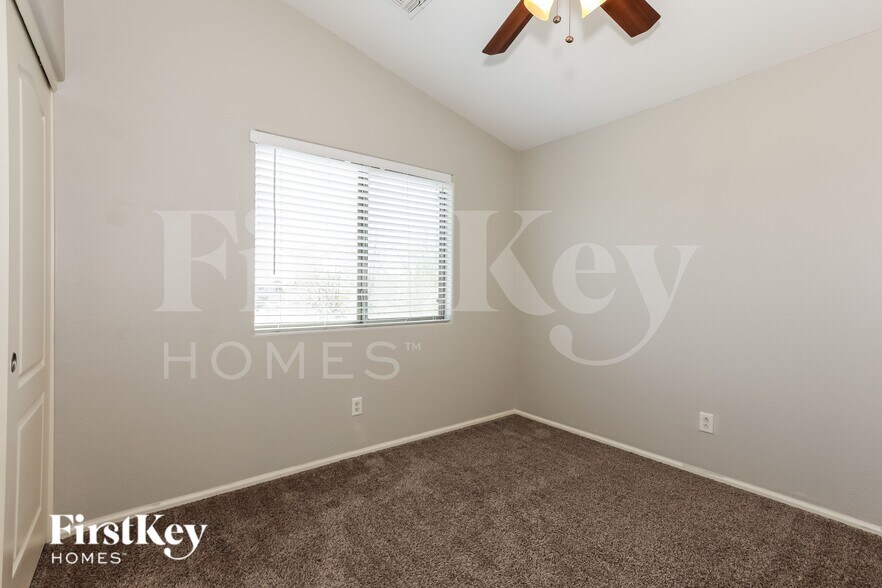 Building Photo - 284 W Jersey Way