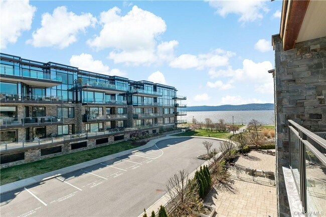Building Photo - 45 Hudson View Way