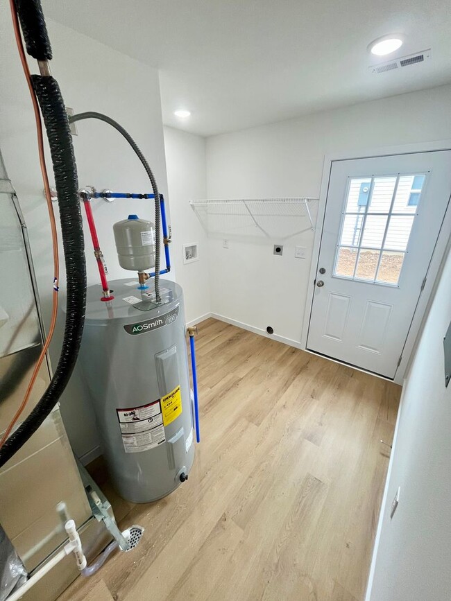 Building Photo - 3 Bed | 2 Bath | 1 Car Garage