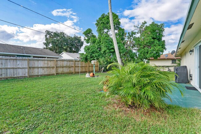 Building Photo - 3736 Coelebs Ave