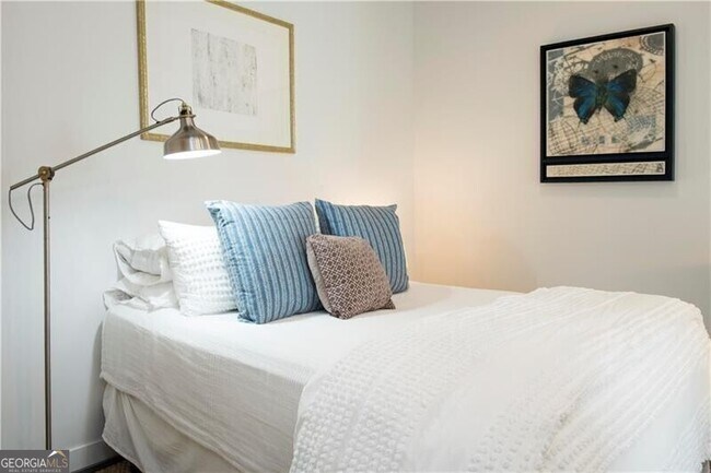 Building Photo - 620 Glen Iris Dr NE