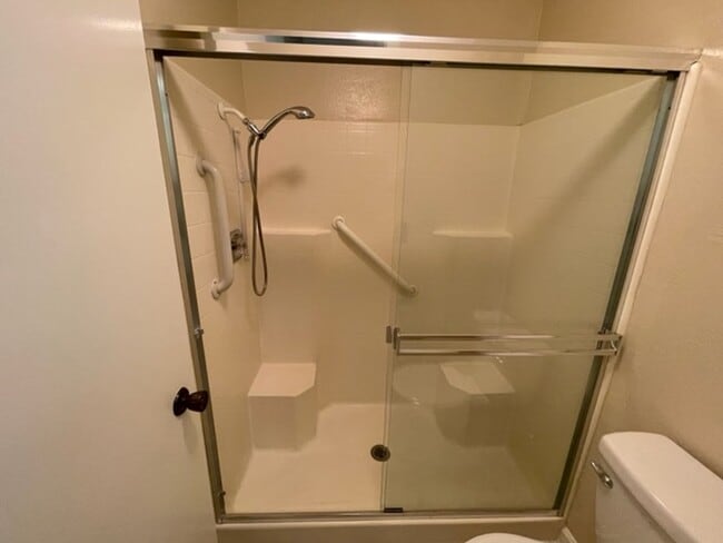 Building Photo - Wonderful lower level Condo with Laminate ...