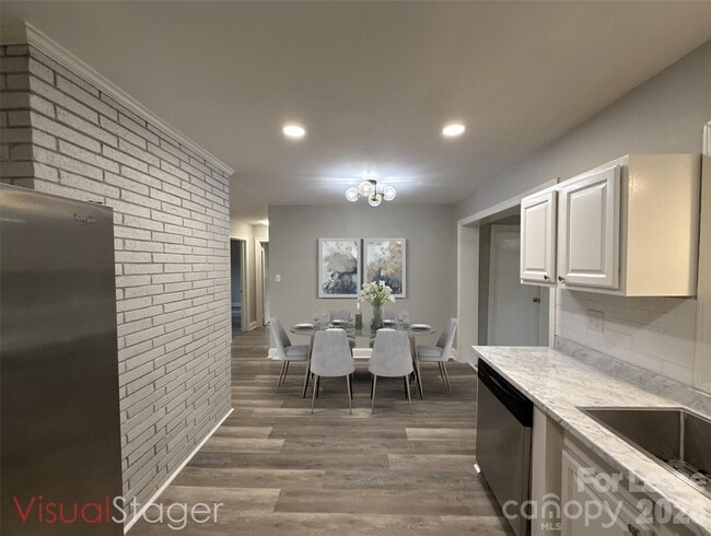 Building Photo - 2745 Dogwood Ave