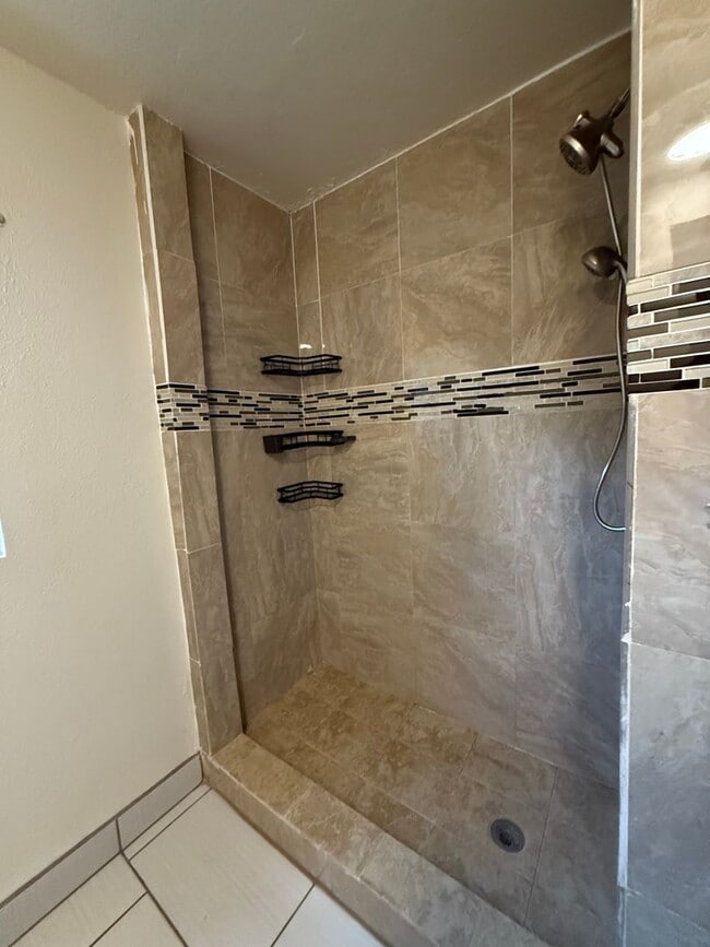 Building Photo - 2 WEEKS OFF FIRST MONTHS RENT MOVE IN SPECIAL!!! Beautiful 3-Bedroom Home in Shafter $2,200!!!! S...