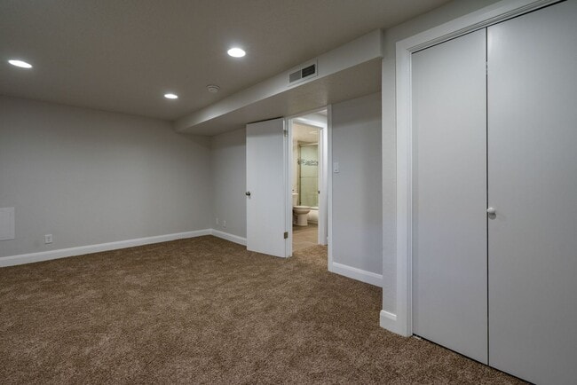 Building Photo - Fully Remodeled Townhome in the Heart of D...