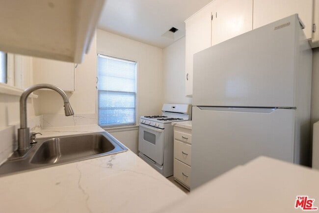 Building Photo - 1940 S Robertson Blvd