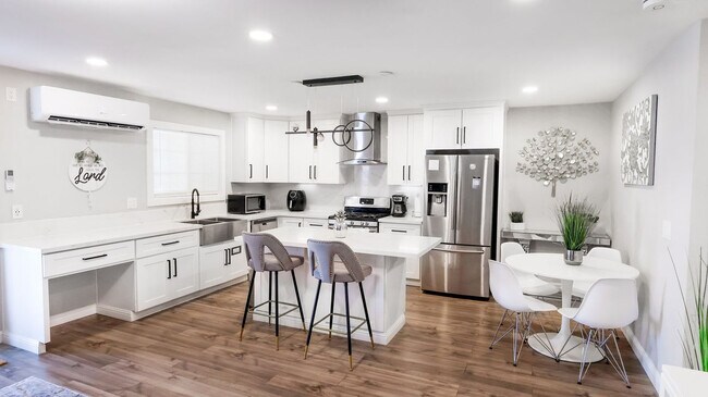 Building Photo - 1063-67 Gillespie Dr