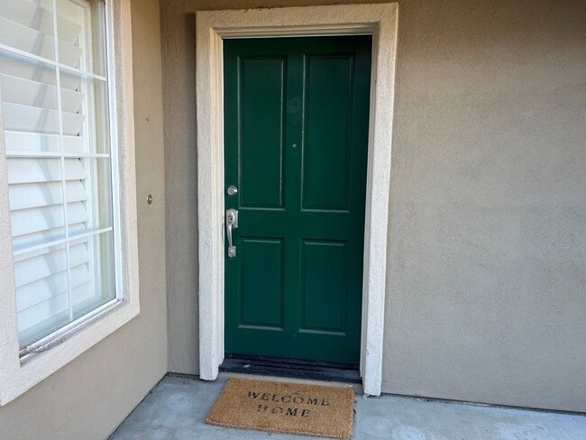 Building Photo - Charming Home in Las Palmas Community