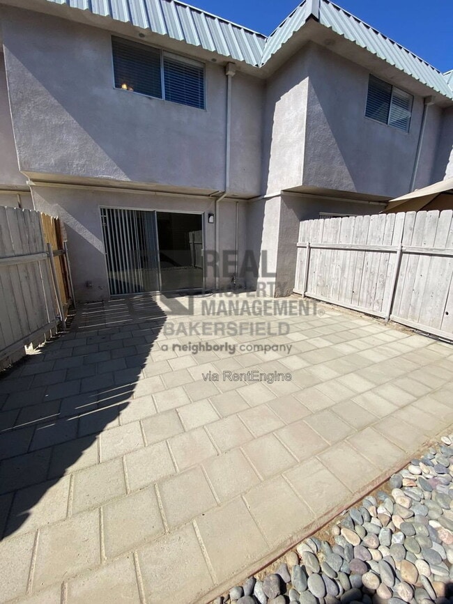 Building Photo - 2411 Olive St