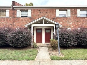 Building Photo - 1207 Green Oaks Ln