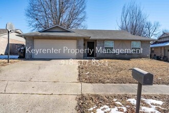 Building Photo - 3 BED 1 BATH! Schedule a tour today!