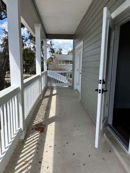 Spacious balcony - 508 Drane St NW