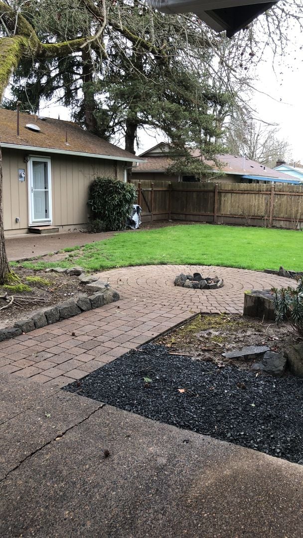 Building Photo - Beautiful Single Level 3/2 Charming NW Corvallis Home