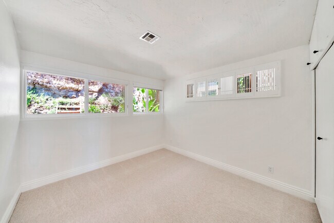 Building Photo - 3116 Breakers Dr