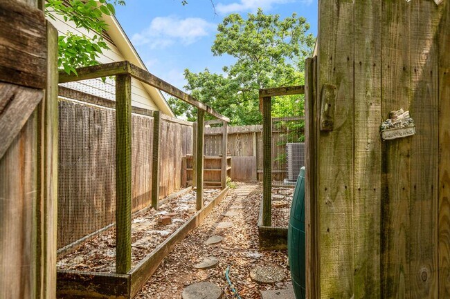 Building Photo - 11604 Windermere Meadows