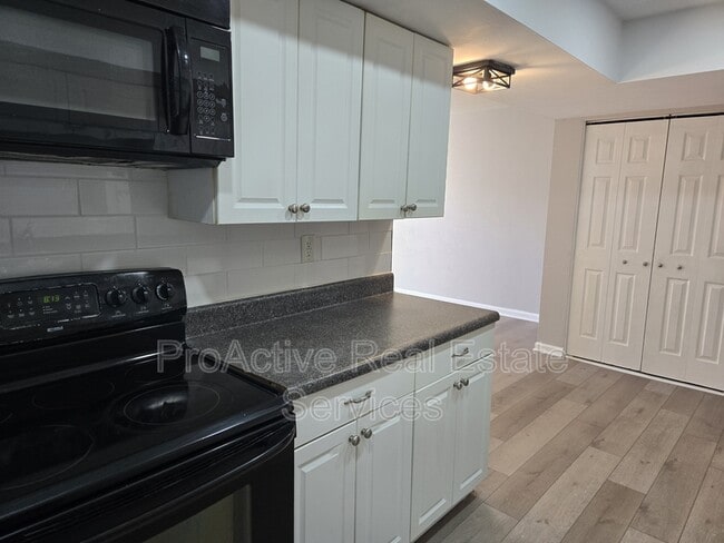 Building Photo - 606 Redkirk Ln