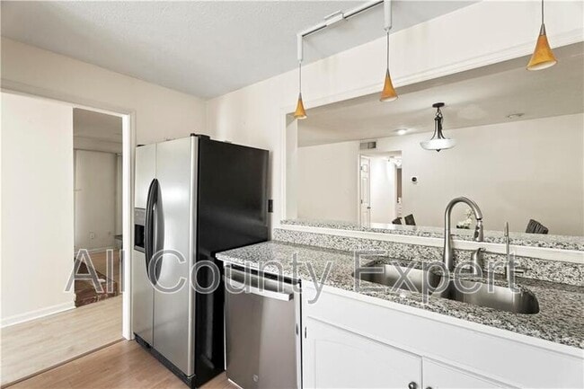 Building Photo - 2901 Lenox Rd NE