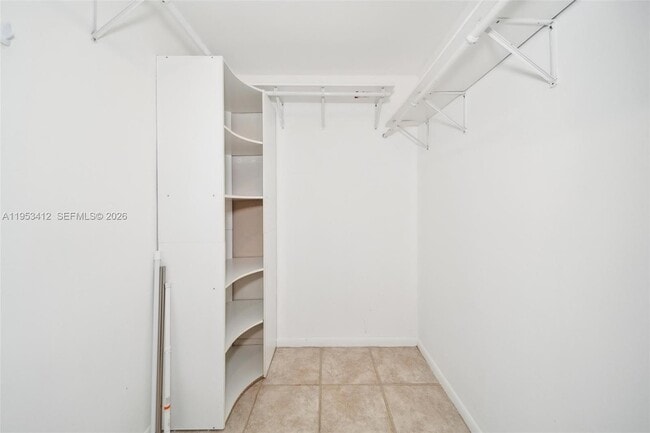 Building Photo - 4949 E Lakes Dr