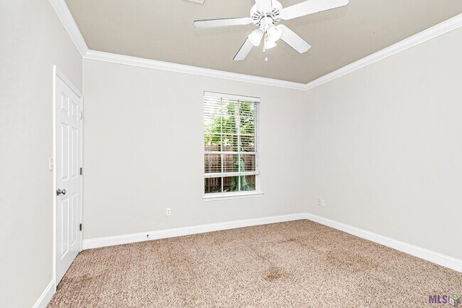 Building Photo - 900 Dean Lee Dr