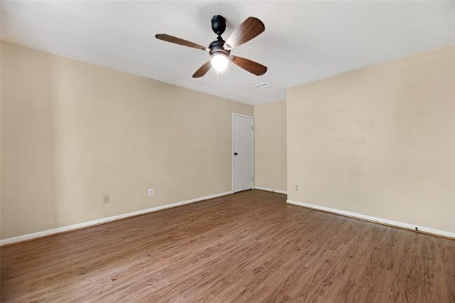 Building Photo - 15 Tulip Hill Ct