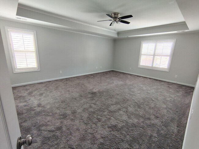 Building Photo - Space abound
