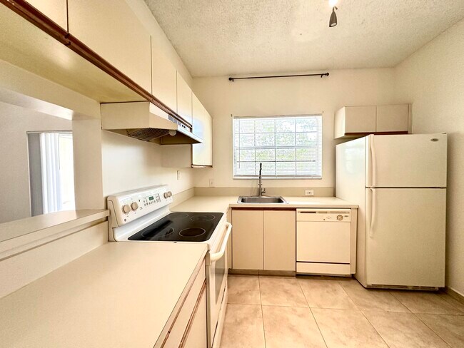 Building Photo - 720 Cypress Ln