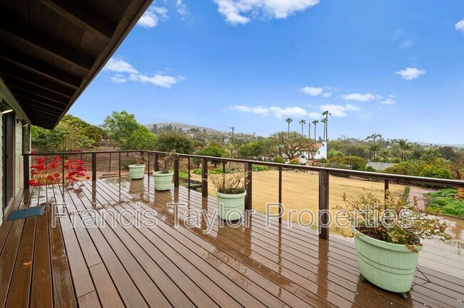 Building Photo - 2250 Vista Grande Dr