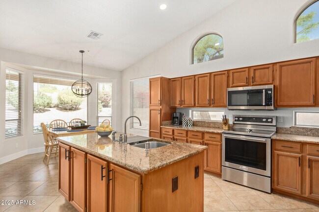 Building Photo - 9716 E Janice Way