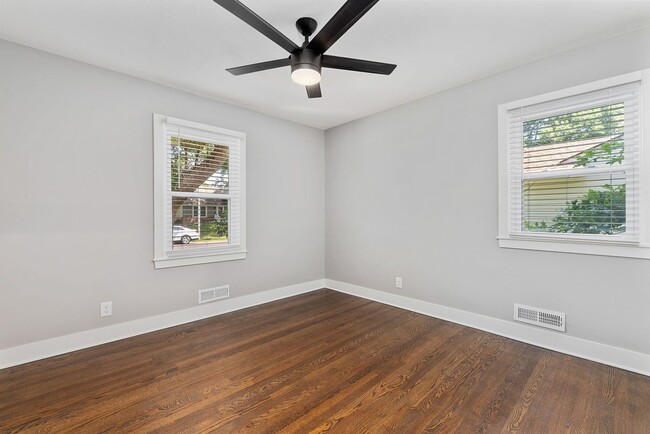 Building Photo - Awesome Renovated OP House