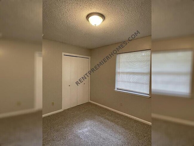 Building Photo - 20 Hanover Dr