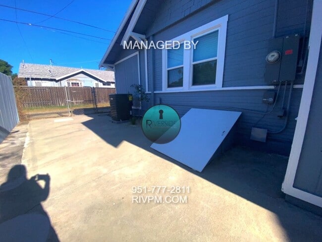 Building Photo - !!!Charming upgraded 2 bed 2 bath single family home!!