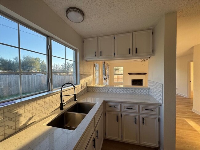 Building Photo - 1905 Hollow Tree Blvd