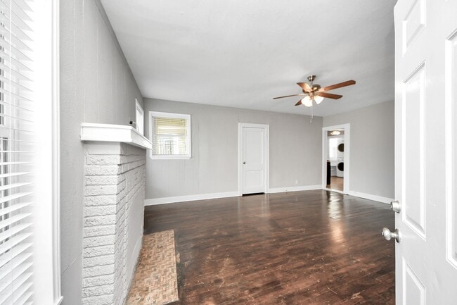 Building Photo - 2817 Truxillo St