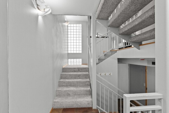 Building Photo - 4Bd/2.5Ba Seattle House