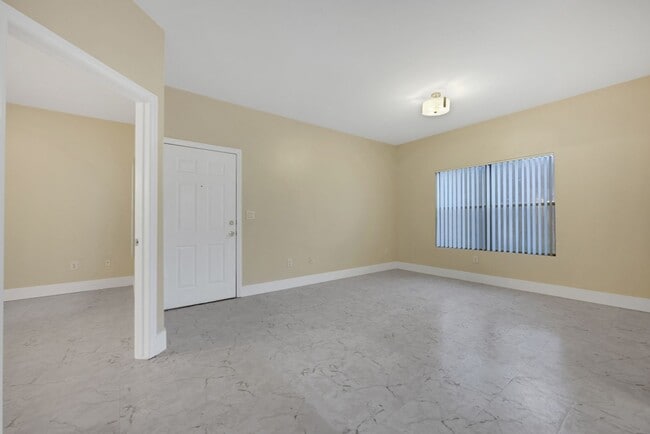 Building Photo - Henderson 2 Bedroom Condo