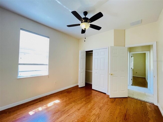 Building Photo - 935 Lascala Dr