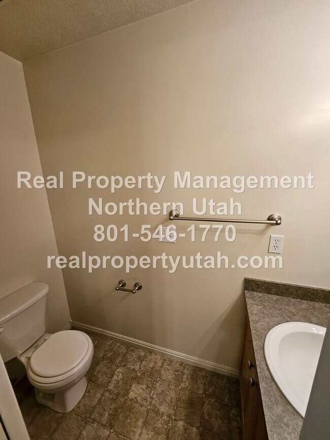 Building Photo - 3 Bedroom Townhome in Ogden