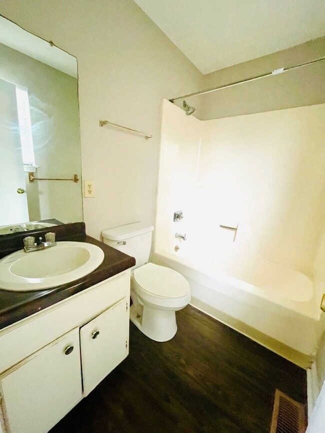 Building Photo - 00401