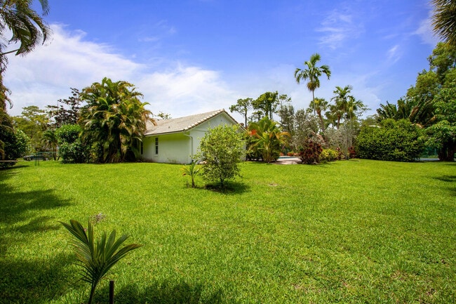 Building Photo - 12327 Quercus Ln