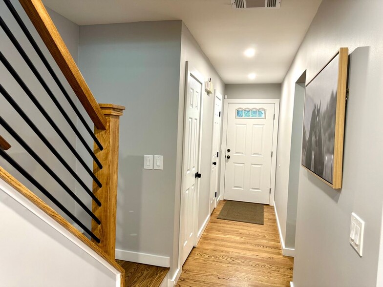 Building Photo - 25 Padanaram Rd