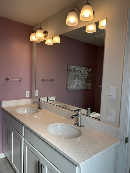 Primary Bath - 813 Bond St