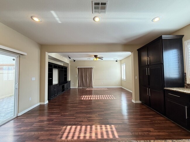 Building Photo - 9172 Domina Royal St