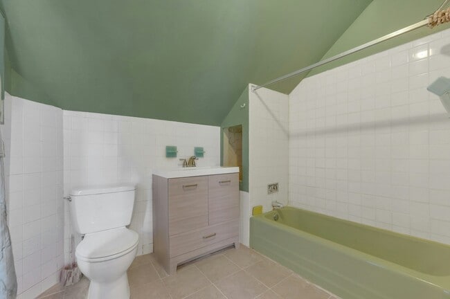 Building Photo - 31 Chestnut St