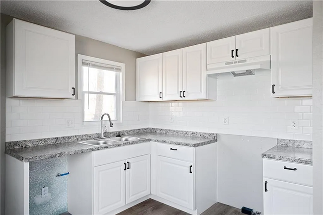 Building Photo - Charming 2-Bedroom/1-Bath Home in the Hear...
