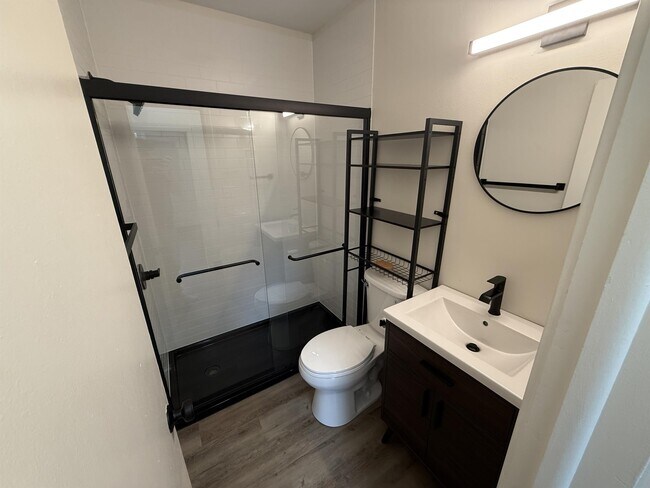 Building Photo - 123 Iowa Ave